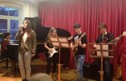 MTK-Nachwuchsband mit Emily Petrich, Gesang